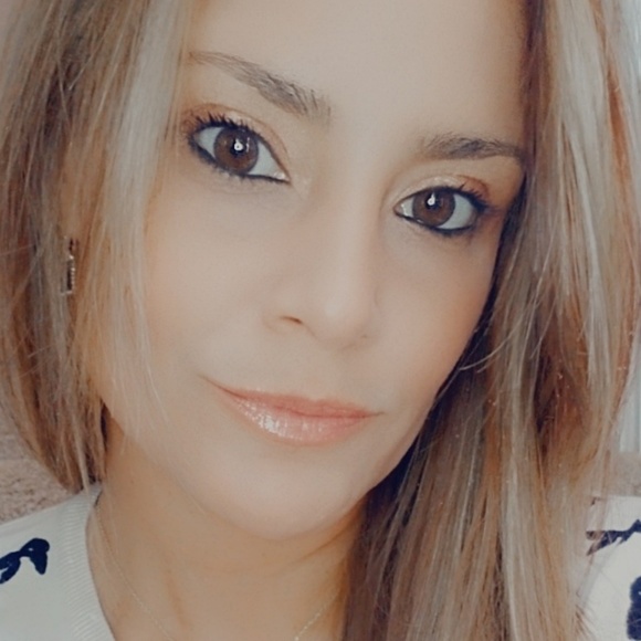 Meet your Posher, Emily - Picture 1 of 1